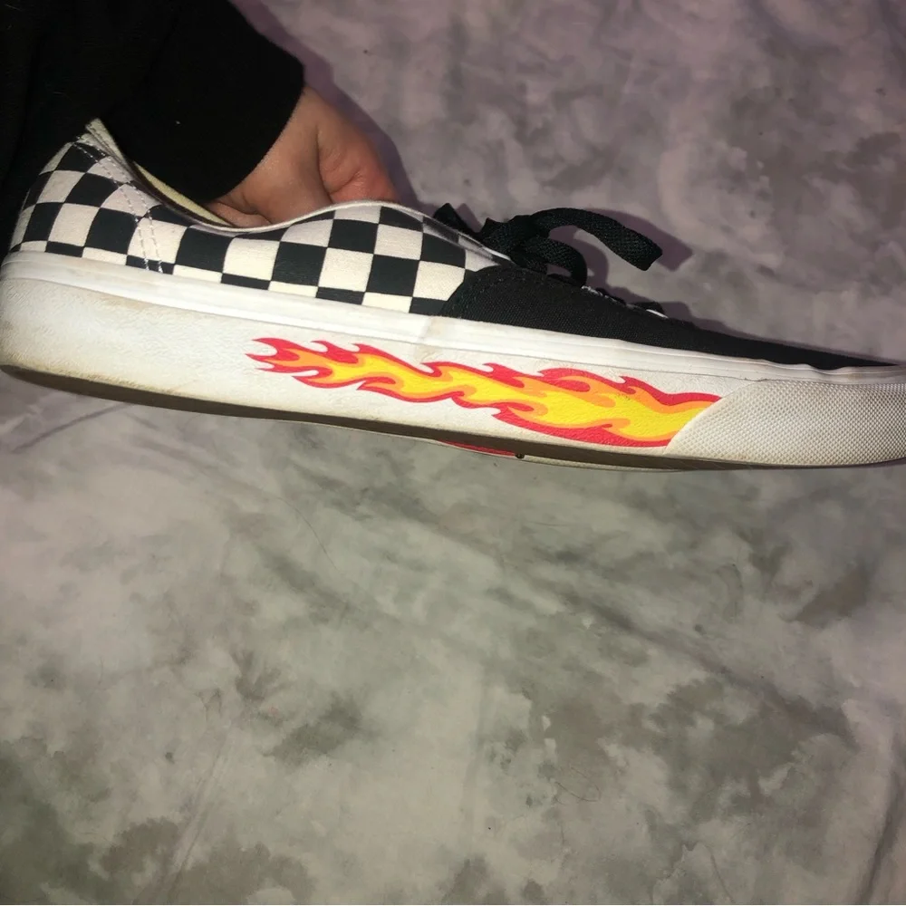 Men’s Vans Checkered Flame Low Top Sneakers - Picture 4 of 9